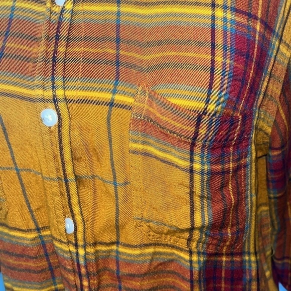 Mossimo Supply Co Plaid Button Up flannel size Large sleeveless are 3/4 sleeves. - Picture 2 of 7